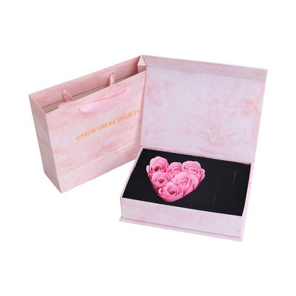 „Love & Roses Geschenkbox“ – Perfekt als Geschenk - TheLoveBoutique